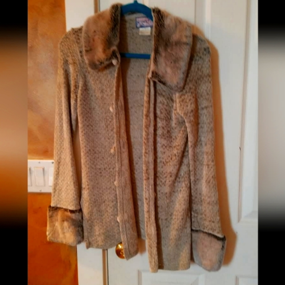 Grey sweater cardigan with fur trim